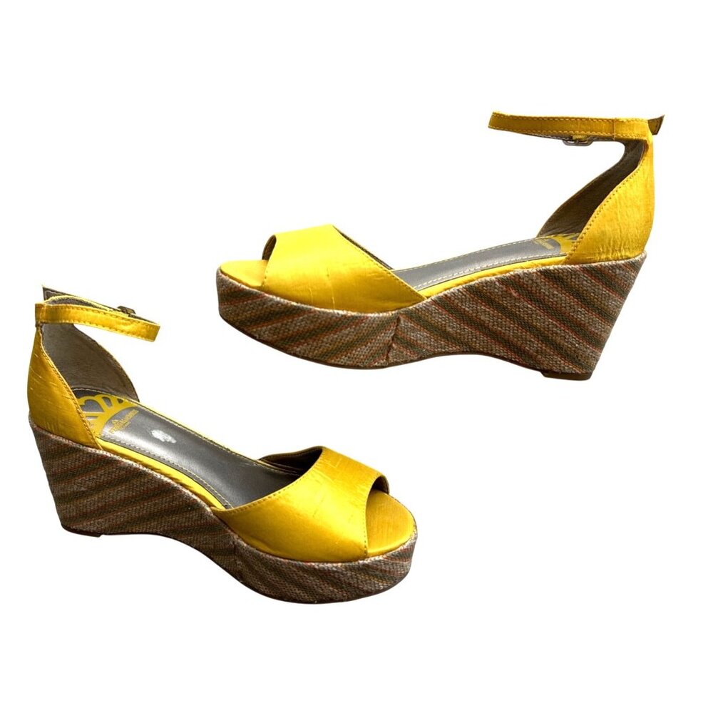 FERGALICIOUS Yellow Wedge Sandals Y2K Peep-Toe Espadrille Ankle Strap Size 7.5